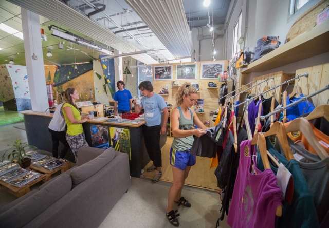 Ceteria y tienda de escalada